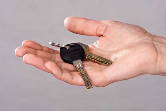 hand holding keys from apartment