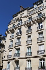 Fototapeta na wymiar Immeuble classique parisien