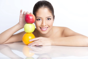 Obraz na płótnie Canvas beautiful young asian woman with fruit