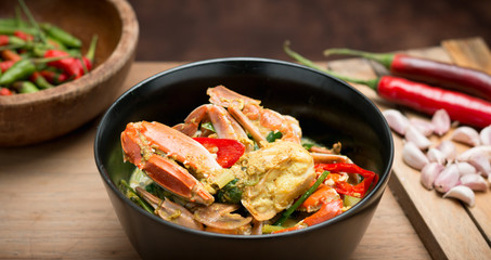 Stirred Fried crab in yellow curry