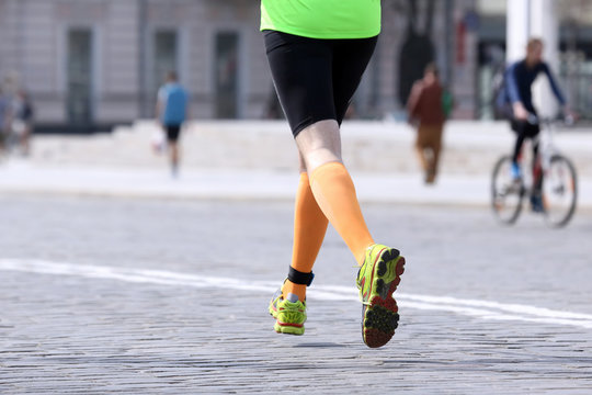feet running distance athlete on the stone pavement