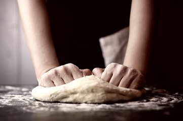 pizza prepare dough hand topping