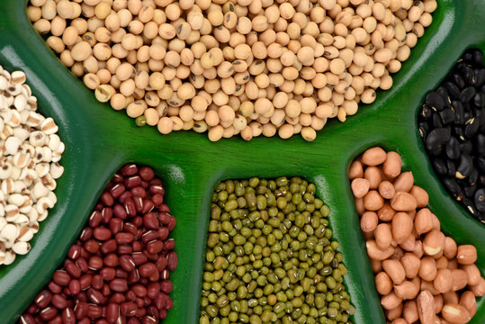 Job's tears, Soy beans, Red beans, Peanut, pine nut and green beans with the health benefits of whole grains.