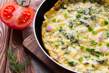 scrambled eggs and tomato close-up