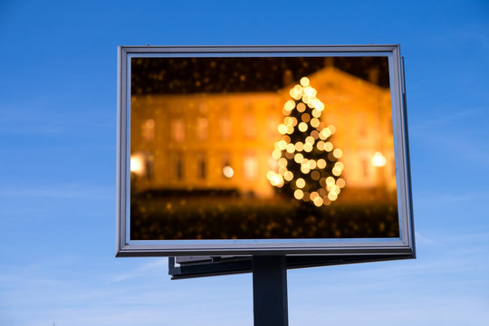 Weihnachtsbaum auf Werbetafel