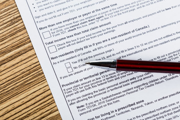 Obraz premium Pen on tax form