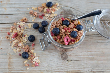 Müsli mit Heidelbeeren