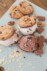 Eiscreme Sandwiches mit Schokolade