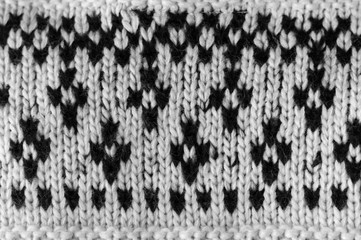 Knitted pattern of black and white color