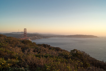 Landschaft mit Golden Gate Bridge im Hintergrund