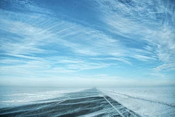 Papier Peint photo Hiver Snowstorm in the steppe and cirrus clouds