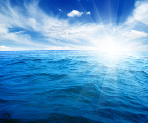 Obraz premium Blue sea and sun