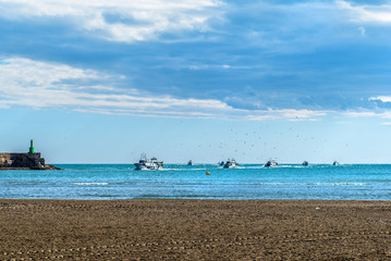 Obraz premium Boats returning from fishing to the port. Spain