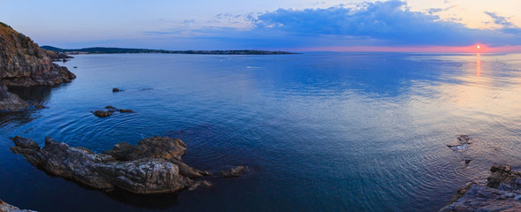 Naklejka premium Sea coastline sunrise panorama.