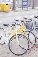 Obraz premium Bikes parked on the pavement.