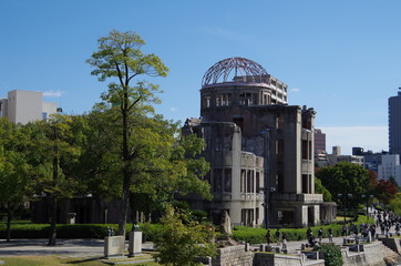 Fototapeta premium 相生橋から見た原爆ドーム