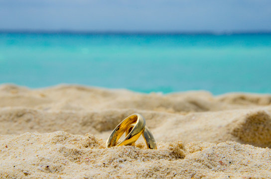 Fedi matrimoniali sulla sabbia