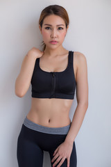 Obraz premium Beautiful shapely woman wearing workout emotion.