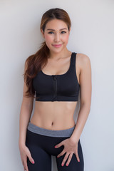 Naklejka premium Beautiful shapely woman wearing workout emotion.