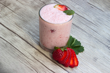 Selbstgemachter Erdbeer Milchshake