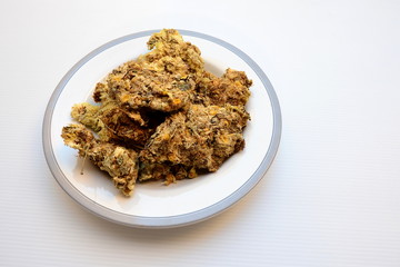 Dried chrysanthemum flowers in dish