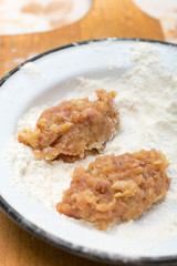 Minced meat burgers poaching in the flours