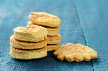Fototapeta na wymiar Tasty round homemade cookies on deep blue background