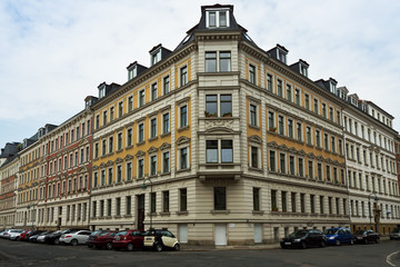 Fototapeta na wymiar Alte Wohnhäuser in Leipzig, Sachsen