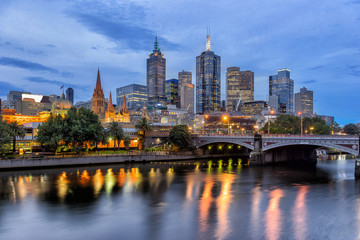 Fototapeta na wymiar Looking across the Yarra River to the city of Melbourne