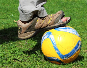 holey shoe, concept of poverty © afratton