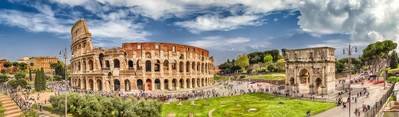 Fototapete Kolosseum Panoramablick auf das Kolosseum und den Konstantinsbogen, Rom