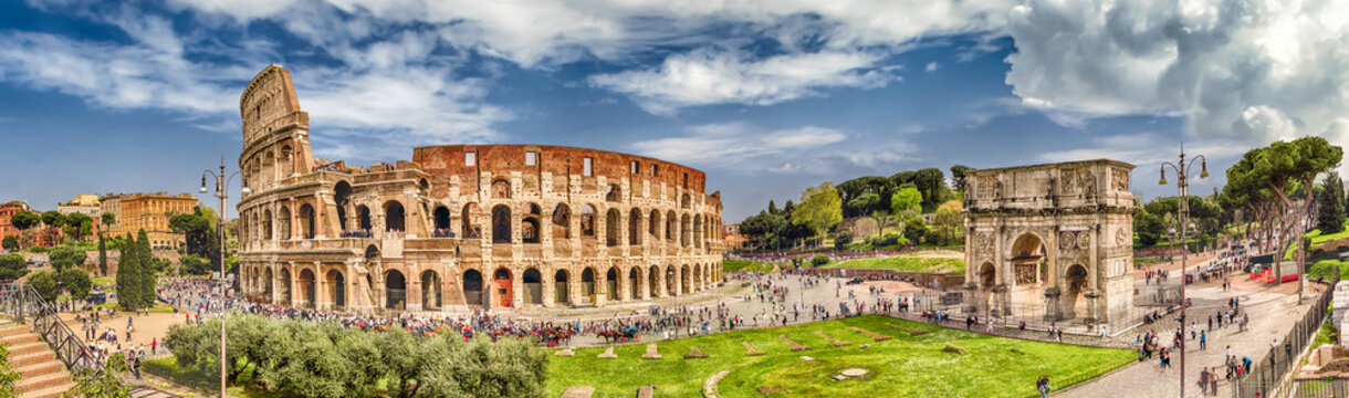 Fototapeta Panoramic view of the Colosseum and Arch of Constantine, Rome
