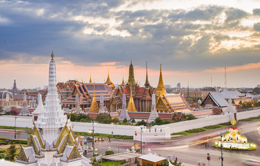 Fototapeta premium Świątynia Bangkok City Pillars Shrine i Wat Phra Kaew