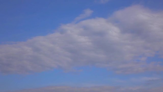 4K・青い空と流れる雲・タイムラプス_15-185