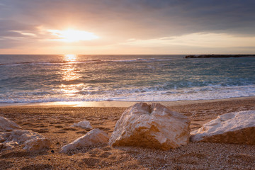 Alba in riva al mare