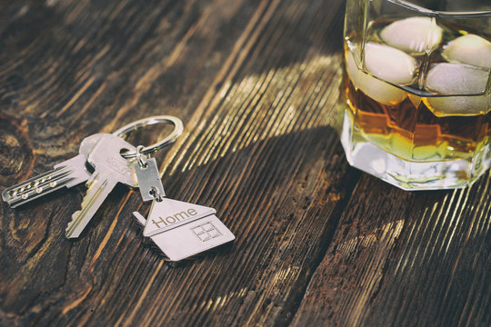 Keychain figure of house with keys and alcoholic drink