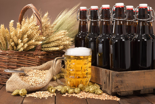 Bierkasten mit Bierglas