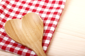 holzlöffel in herzform