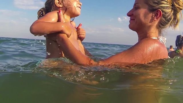 Child learn to swim