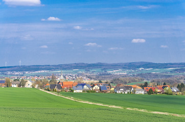Blick auf die Gemeinde Edermünde Holzhausen im Schwalm-Eder-Kreis in der Nähe von Kassel in...