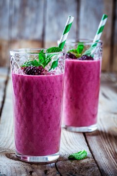 juicy blackberry smoothies in glass