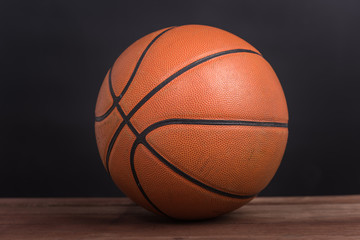 Obraz premium Closeup old basketball basket ball