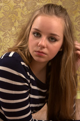 Blondes Teenager Mädchen mit großen Augen - Portrait