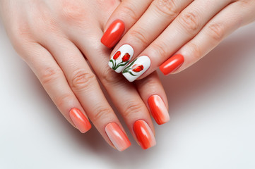 orange gradient manicure with tulips