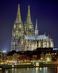 Fototapeta na wymiar Kölner Dom bei Nacht