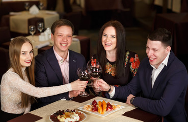 Friends at a restaurant drinking wine.