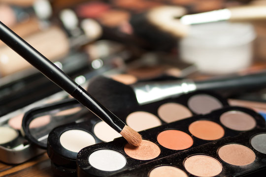 Professional visagiste workspase. Eyeshadow nude palettes. Work process.