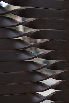 Rendija de una ventana de hierro