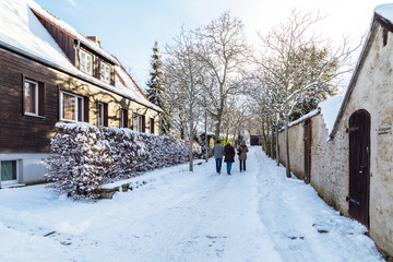 Fototapeta premium Weg zum Kloster Drübeck