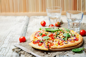 white beans, spinach, corn and tomato pizza with white beans cru